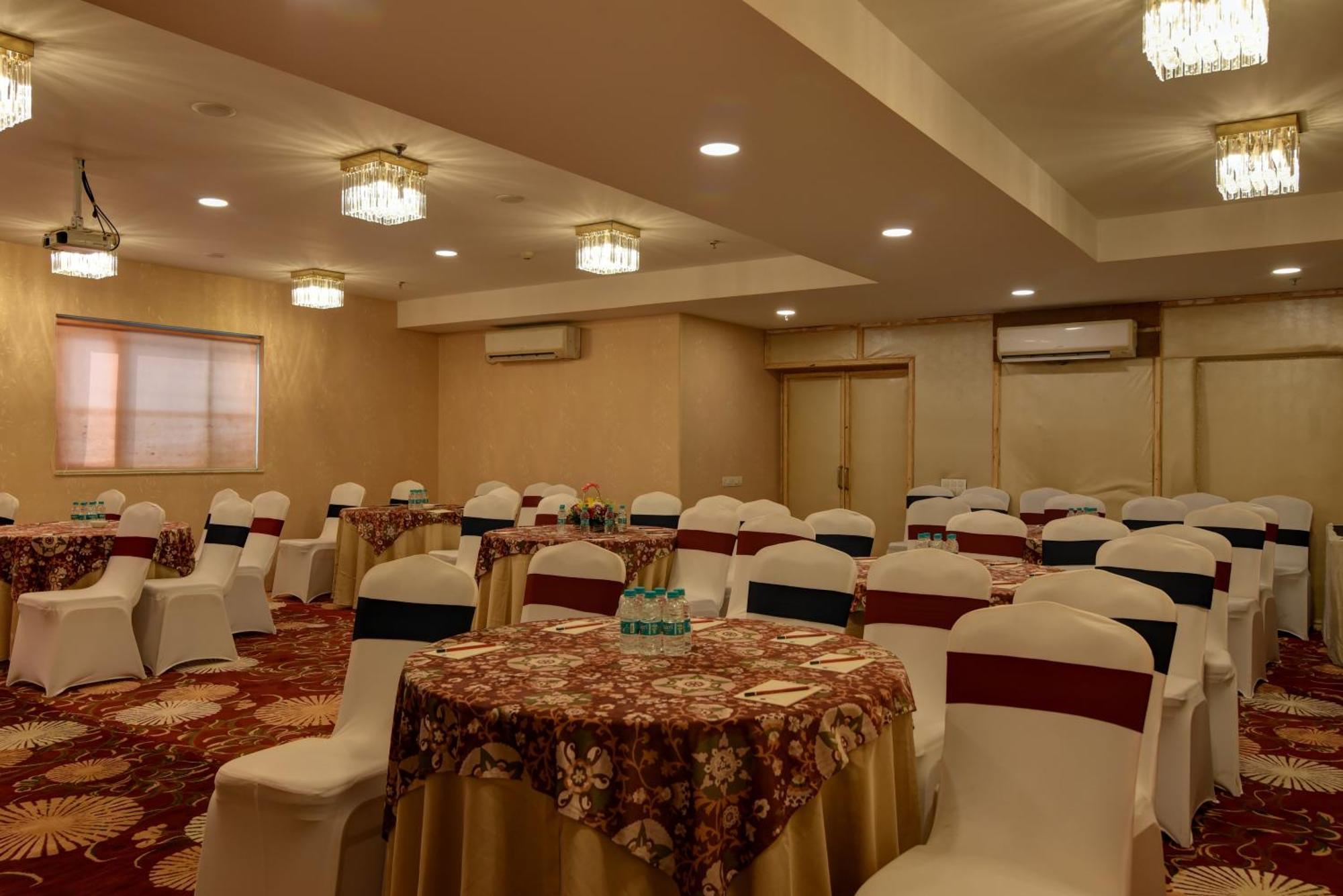 Hotel Mango Grove Chandigarh